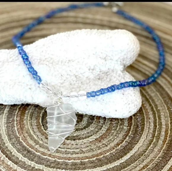UNISEX SEA GLASS AND SEED BEAD NECKLACE - Picture 1 of 2